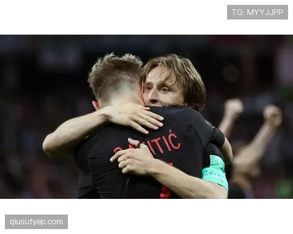 伊涅斯塔与拉基蒂奇如何推动中场调度的多点参与？