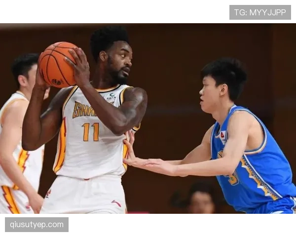 皮克与费尔马伦在防守体系中的协防分散化趋势分析
